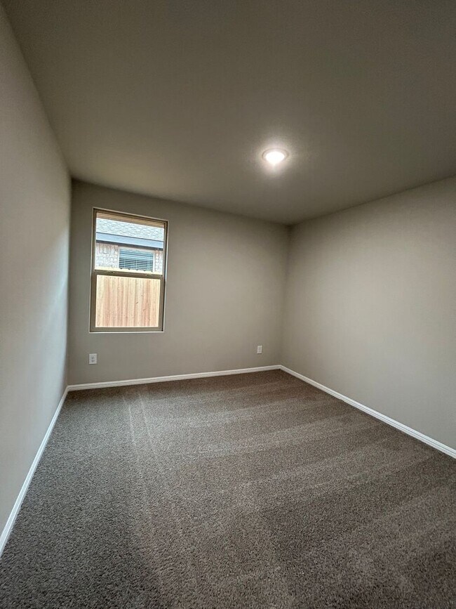 Building Photo - COMING SOON!!  Beautiful home in Parks Bell