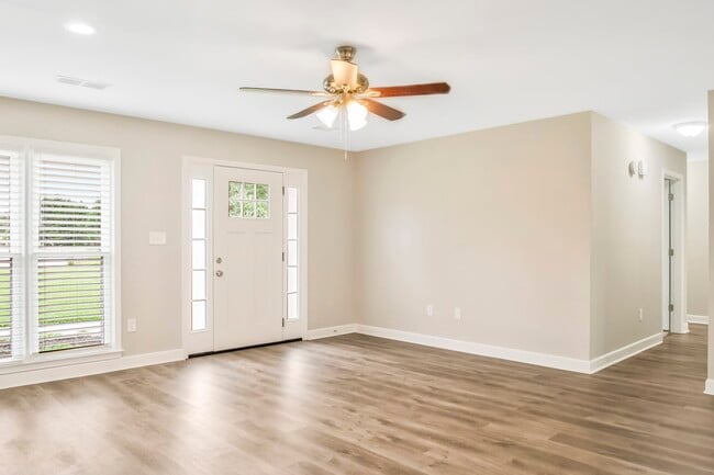 Building Photo - 130 Birch Creek Cir