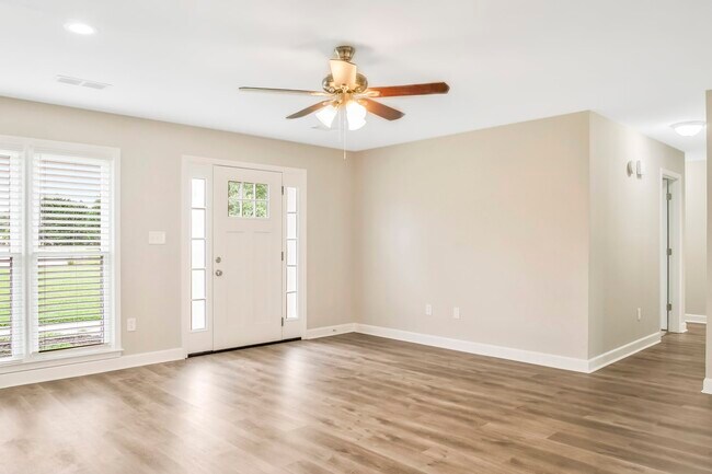 Foto del edificio - 130 Birch Creek Cir