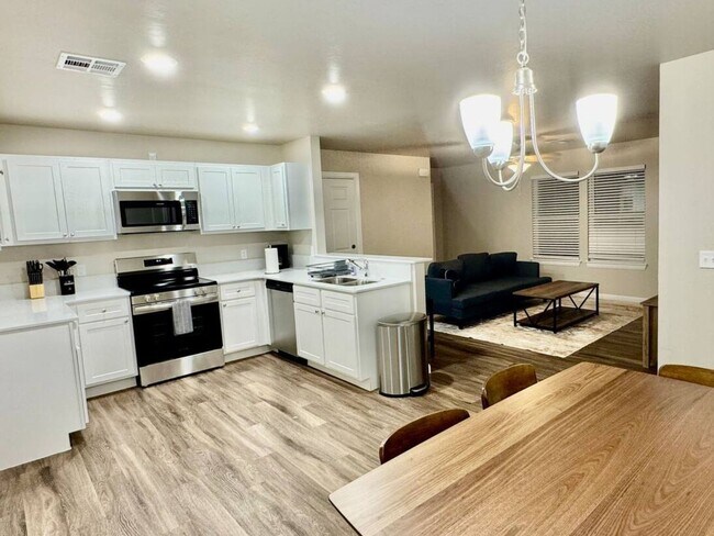 Building Photo - 201 Gray St