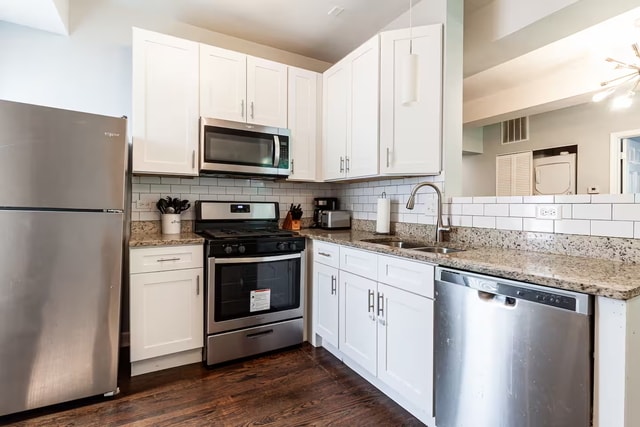 Foto del edificio - 3301 N Harding Ave