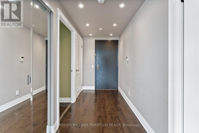 Building Photo - 2-1212 Clairtrell Rd