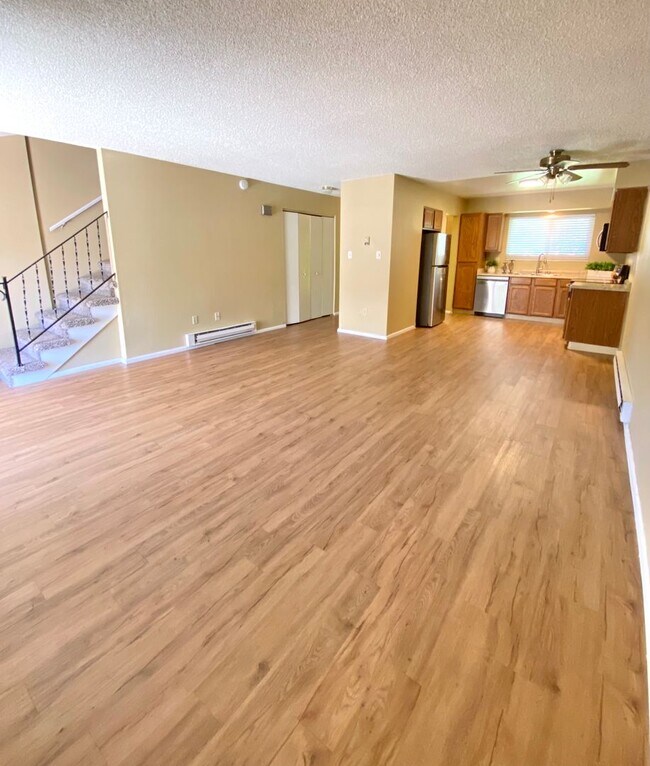 Foto del edificio - 2 Bedroom 1 1/2 Bath Townhome