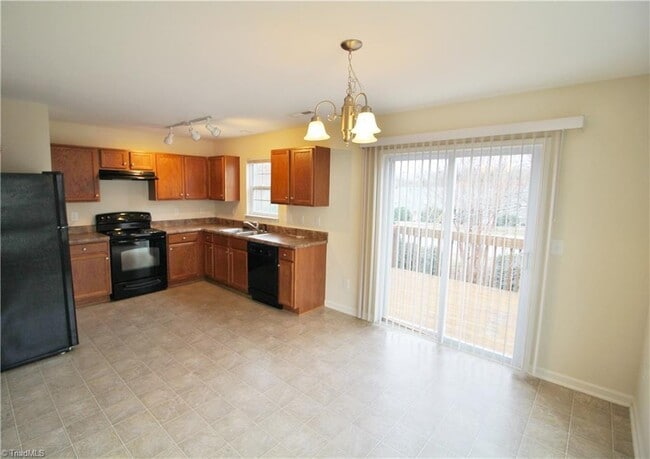 Building Photo - 44 Ackland Dr