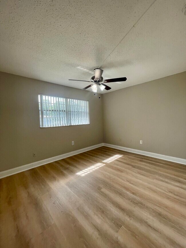 Foto del edificio - 650 SW 2nd Ave