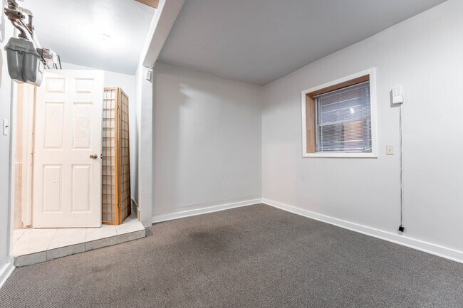 Building Photo - 2071 N Leavitt St