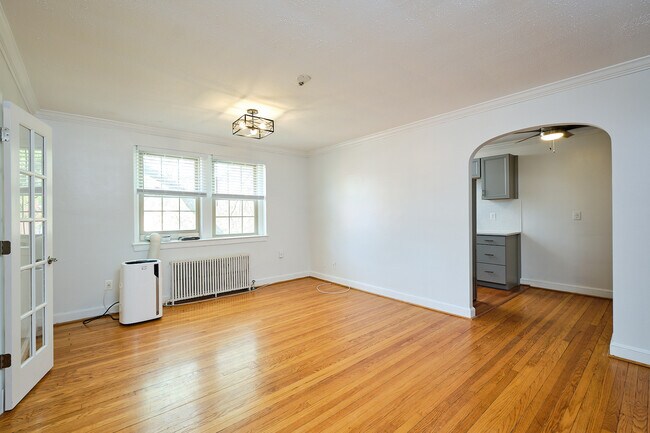 Foto del edificio - 3925 Davis Pl NW