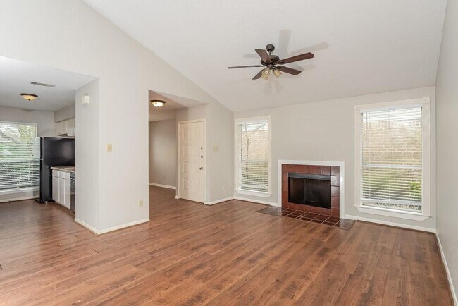 Building Photo - 7851 Gatehouse Dr