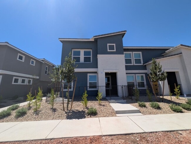 Building Photo - 484 Golden Myna Ave