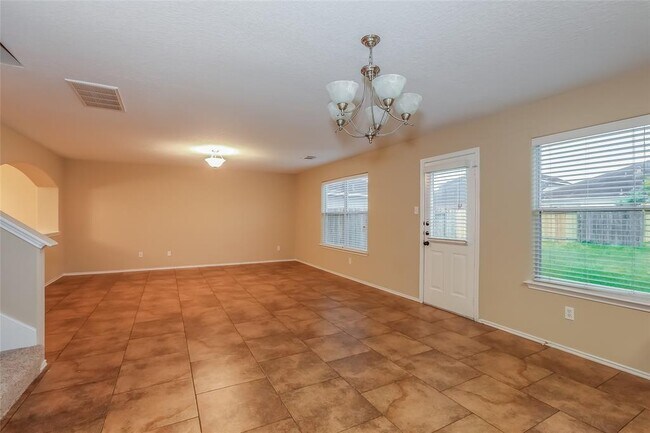 Building Photo - 2122 Pine Croft Dr