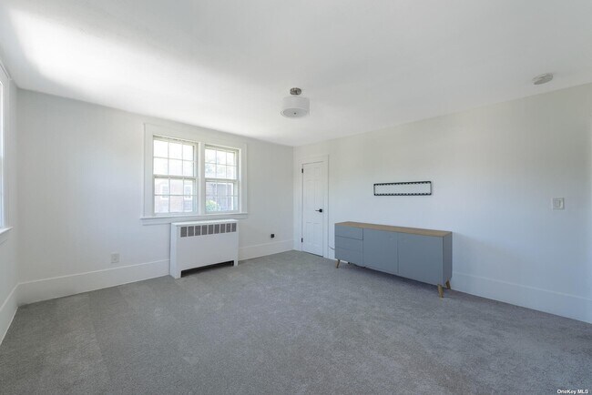 Building Photo - 212 Park Ave