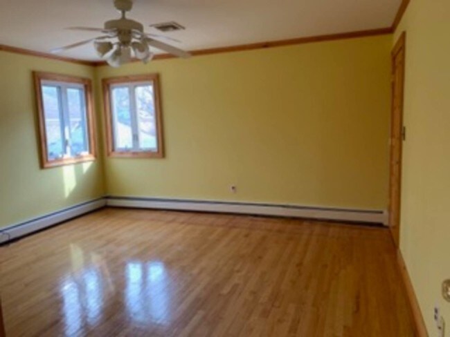 Building Photo - 559 Alverson Ave