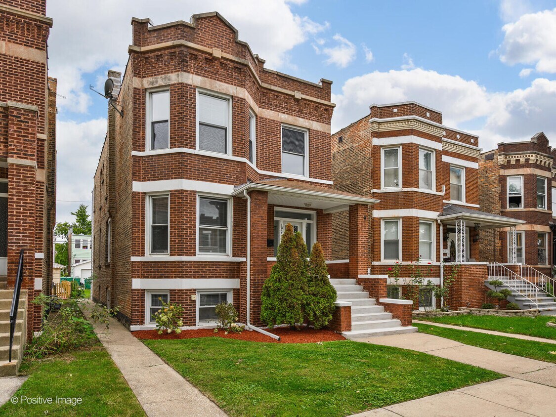 1922 S Harvey Ave Unit 1, Berwyn, IL 60402 Room for Rent in Berwyn