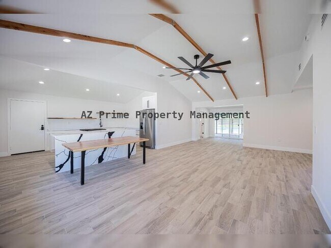 Building Photo - 6828 N 10th Ave