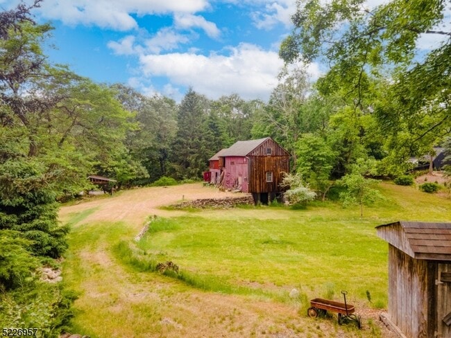 Building Photo - 637 Ramapo Valley Rd