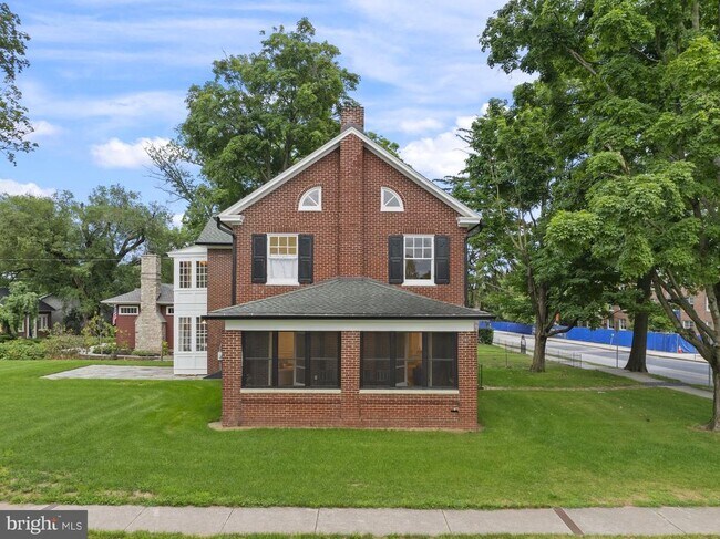 Building Photo - 155 W Lincoln Ave