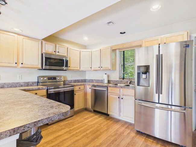 Building Photo - 413 Waverly Woods Dr