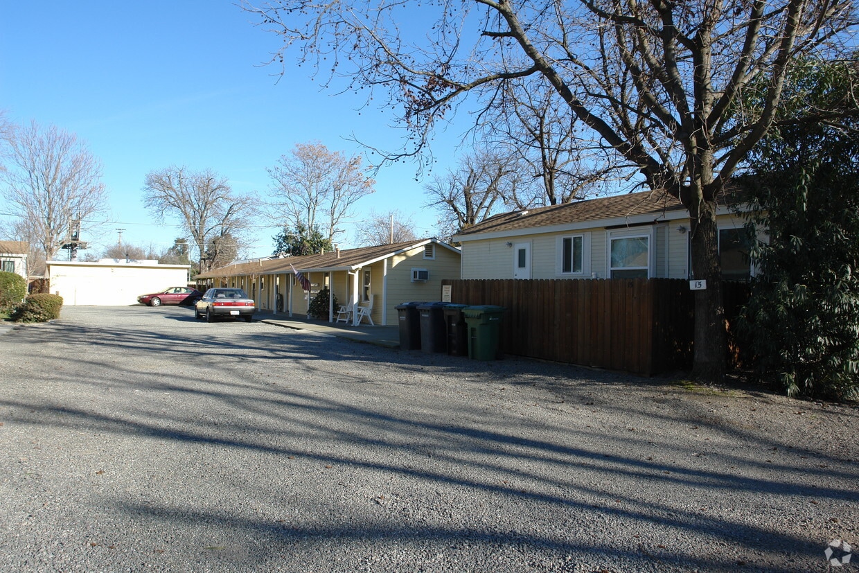 Building Photo - 113 W Lindo Ave