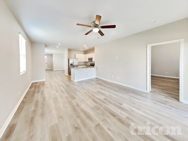 Foto del edificio - 9150 War Eagles Way