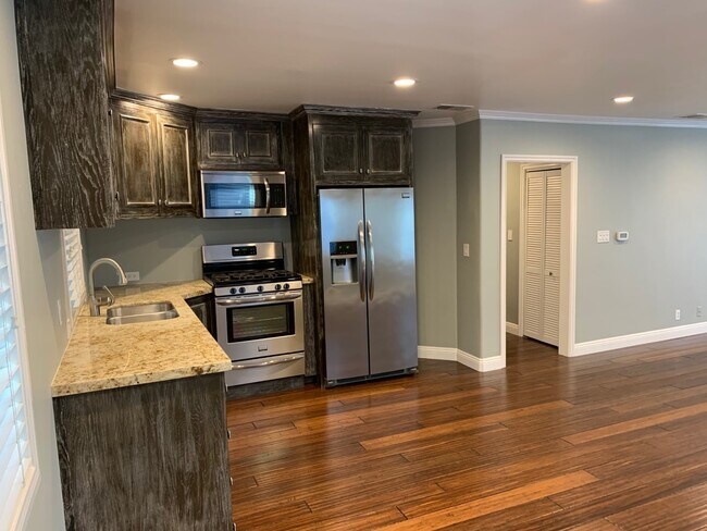 Foto del edificio - 14238 Dickens St