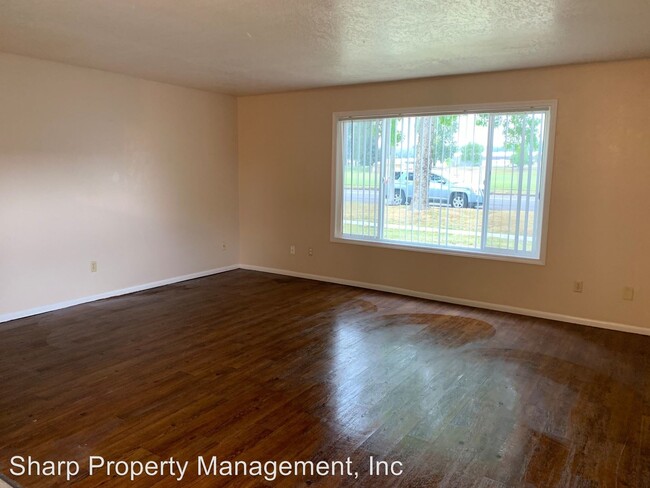 Building Photo - 1035 7th Ave