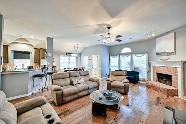 Building Photo - 1705 Fairfax Dr