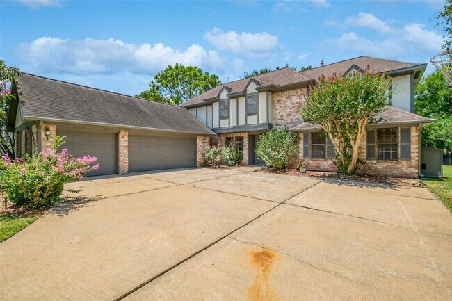 Building Photo - 2015 Masters Ln