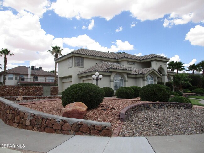 Building Photo - 2030 Paseo Del Prado Dr