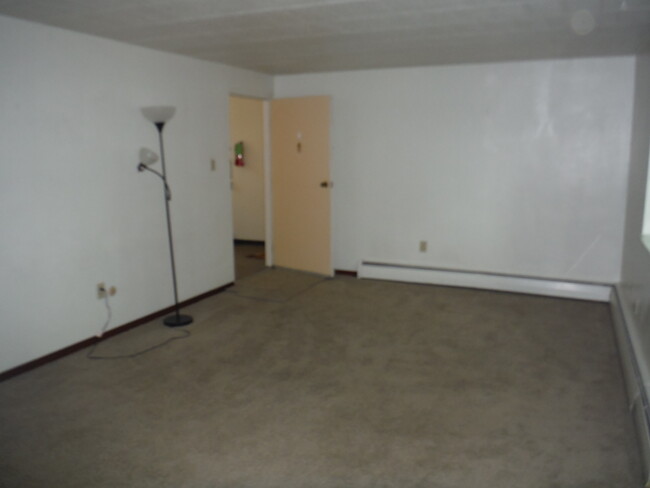 Building Photo - 217 7th St