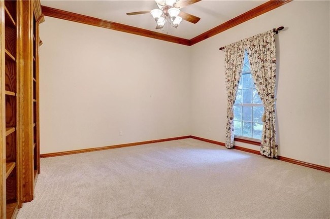 Building Photo - 8332 Thorncrest Ct