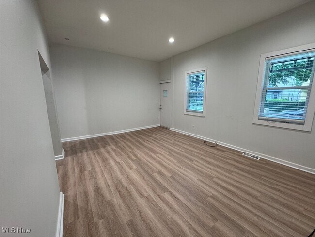 Foto del edificio - 3820 John Ave