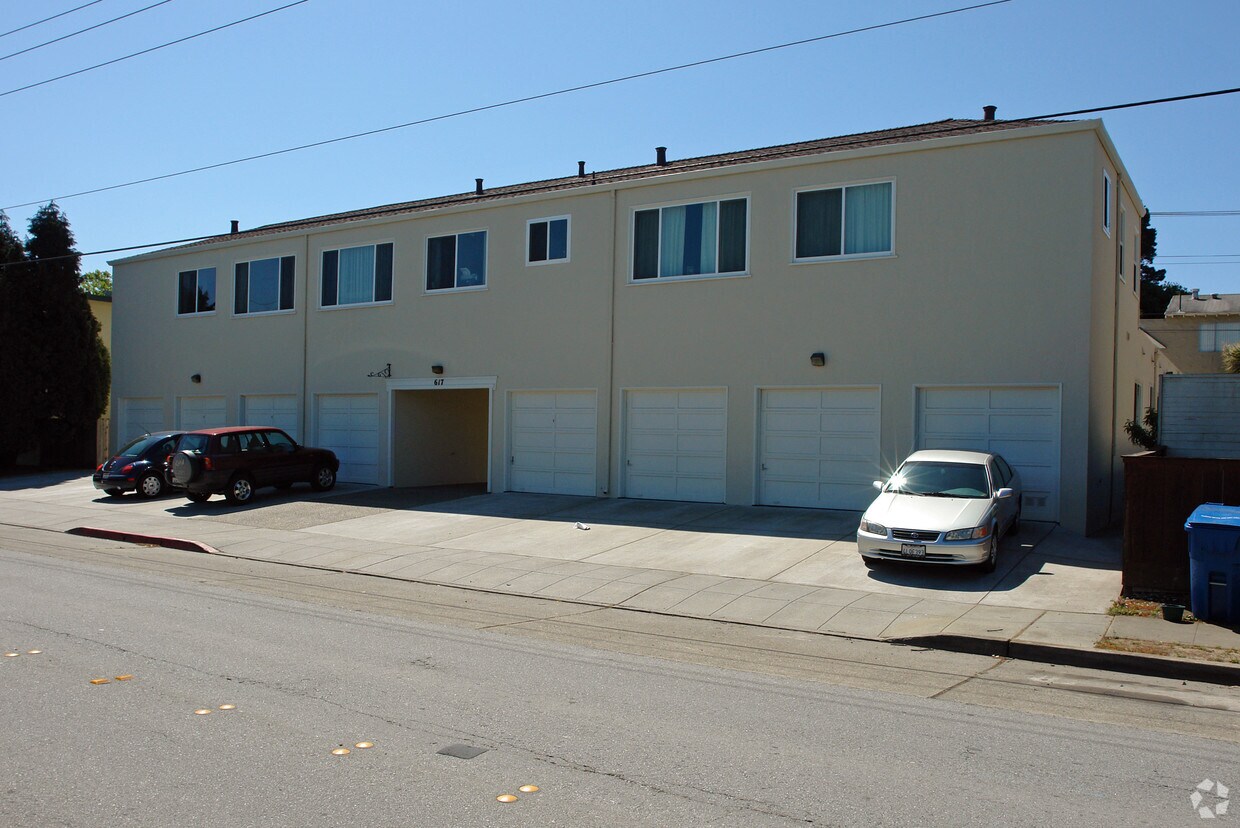 Building Photo - 617 Rollins Rd