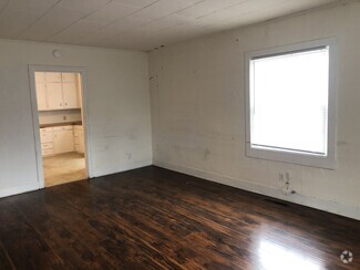Building Photo - 630 NE Gray Ln