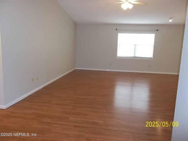Building Photo - 255 Leatherleaf Dr