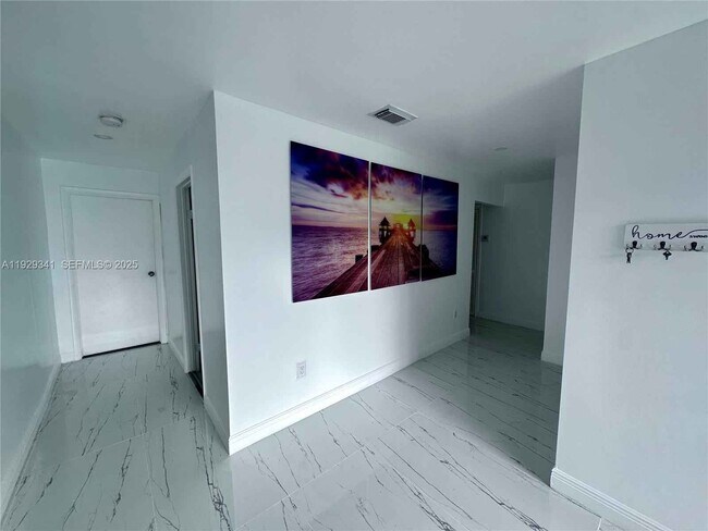 Foto del edificio - 15720 NW 44th Ct