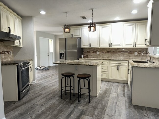 Building Photo - COUNTRY PLACE POOL HOME ON CUL-DE-SAC LOT