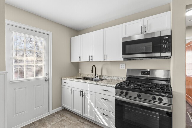 Building Photo - 114 Reasor Dr