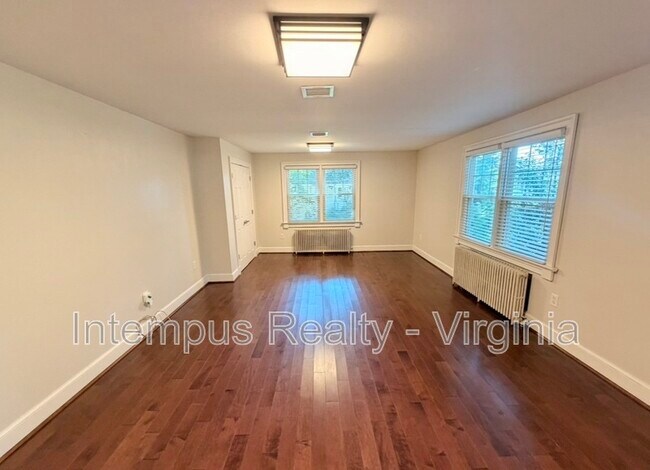 Foto del edificio - 7104 Triad Way