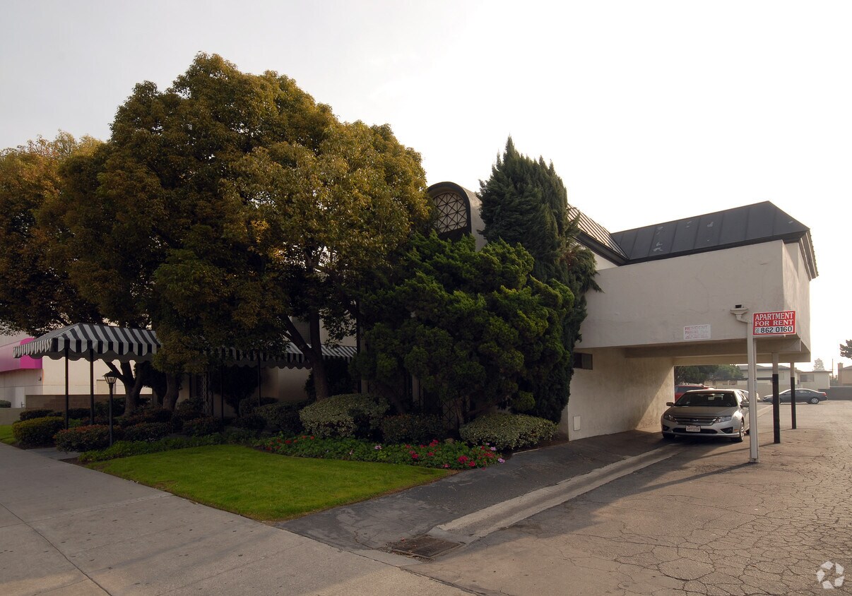 Primary Photo - 11932 Paramount Blvd