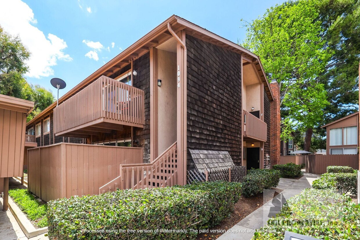 Beautifully Remodeled Unit Available Now! - Beautifully Remodeled Unit Available Now!
