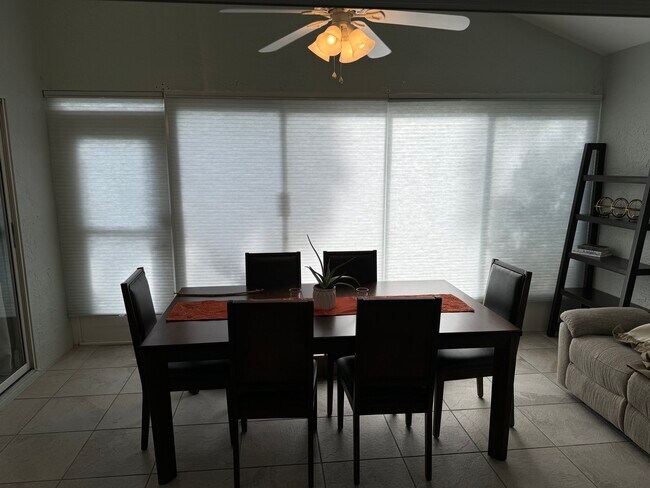 Foto del edificio - 22161 Tallwood Ct