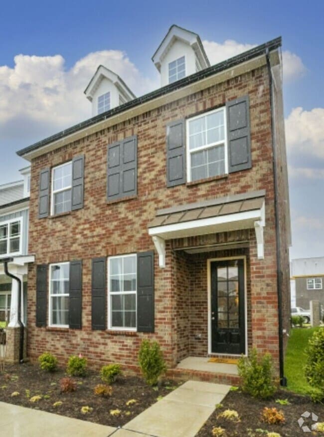 Building Photo - 422 Longstone Rd