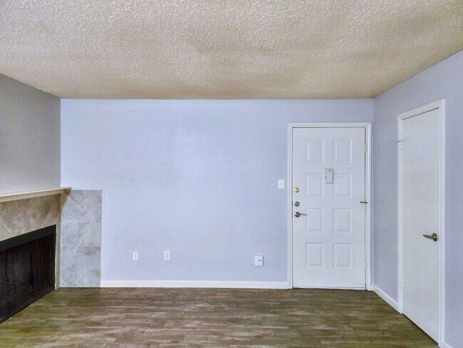 Foto del edificio - 8389 Sands Point Dr