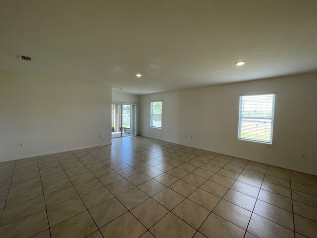 Building Photo - Gorgeous, 3 Bedroom, 2 Bathroom Home In Or...