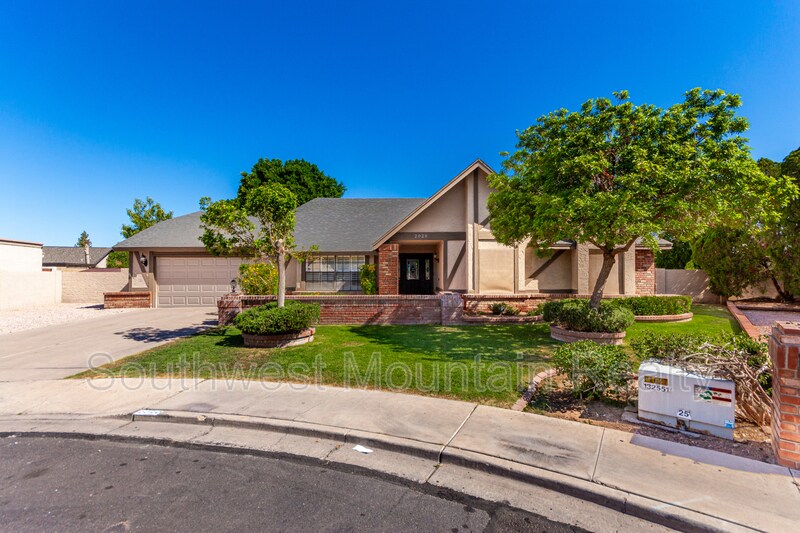 Primary Photo - 2020 W Natal Cir