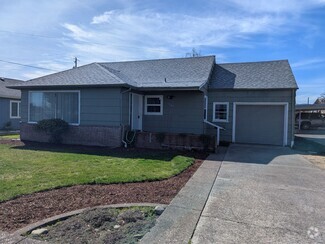Building Photo - 1167 SE Fenton St