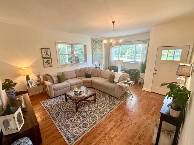 Living room - 1767 Gilbert St