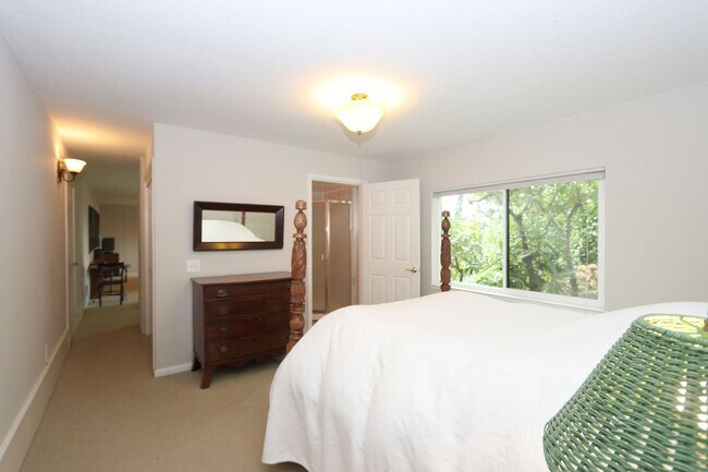 Building Photo - Serene Montclair ADU with Private Patio