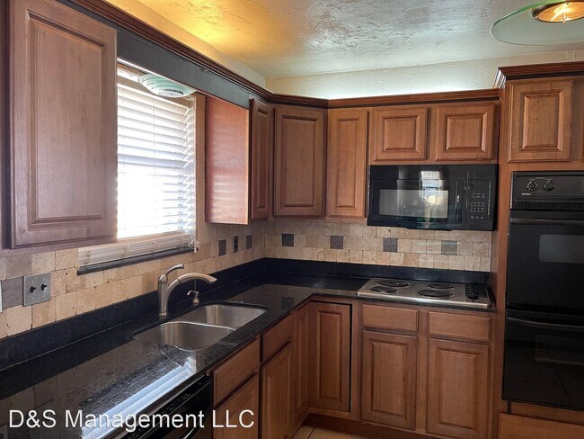 Building Photo - 2 br, 2 bath House - 3037 SW 52nd Place