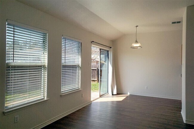 Foto del edificio - 2803 Don Hill Ln